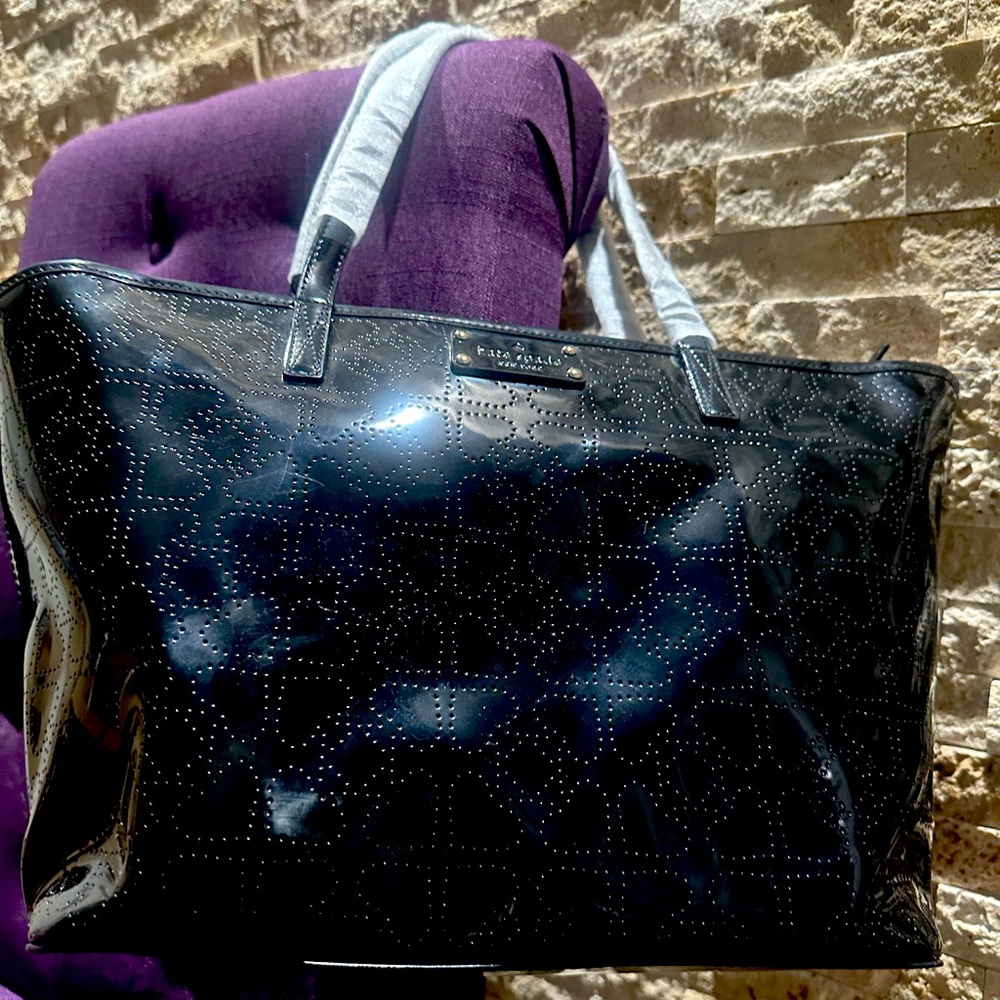 Kate spade patent leather cute tote with zipper pocket inside